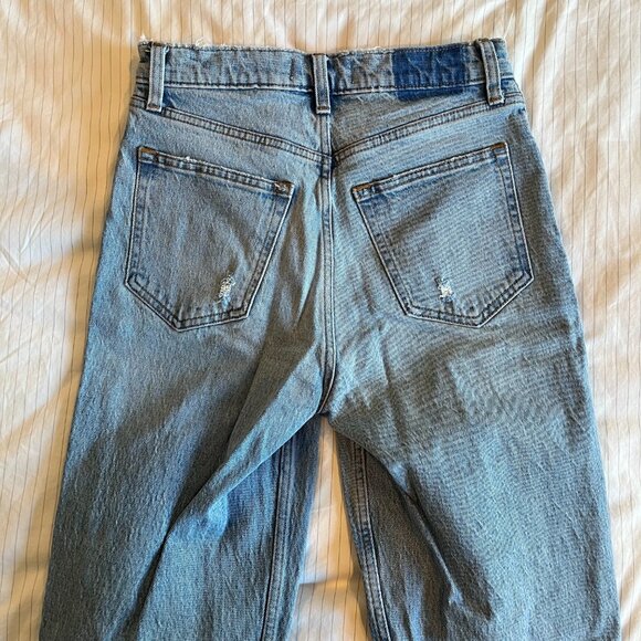 Abercrombie & Fitch Ultra High Rise 90s Straight Jean in Light with Vent Hem - Picture 5 of 6